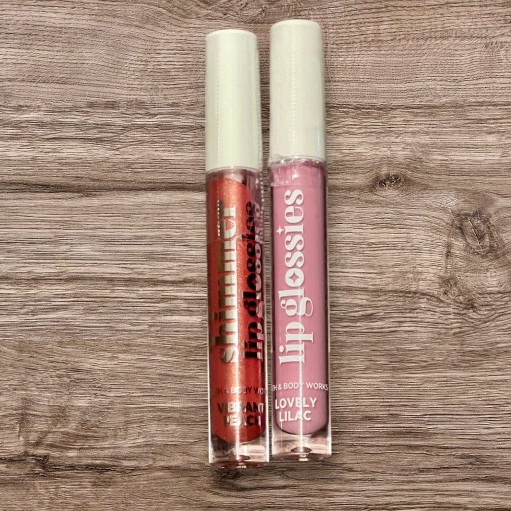 NWT BBW Set of 2 Lip Glosses- Lovely Lilac and Shimmer Vibrant Peach